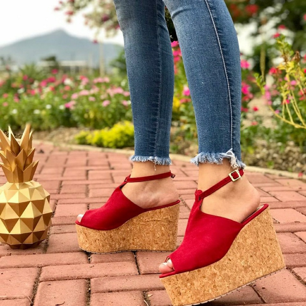 Women's platform